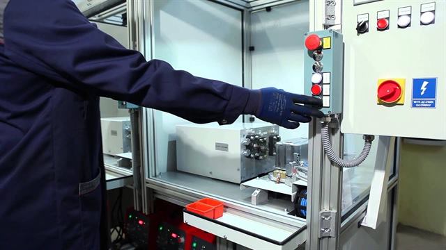 Напівавтоматичне приварювання шпильок до оцинкованого листа