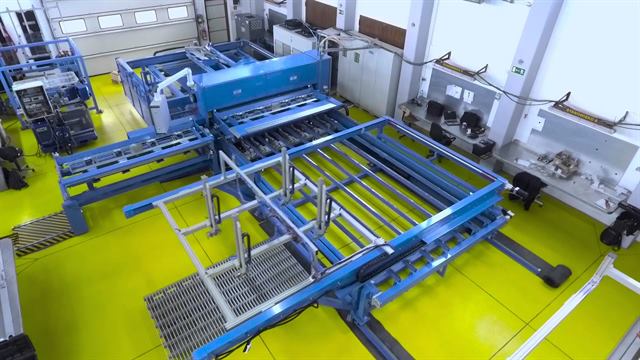 Багатоточкова машина для огорожних сіток із трьома подавачами прутів
